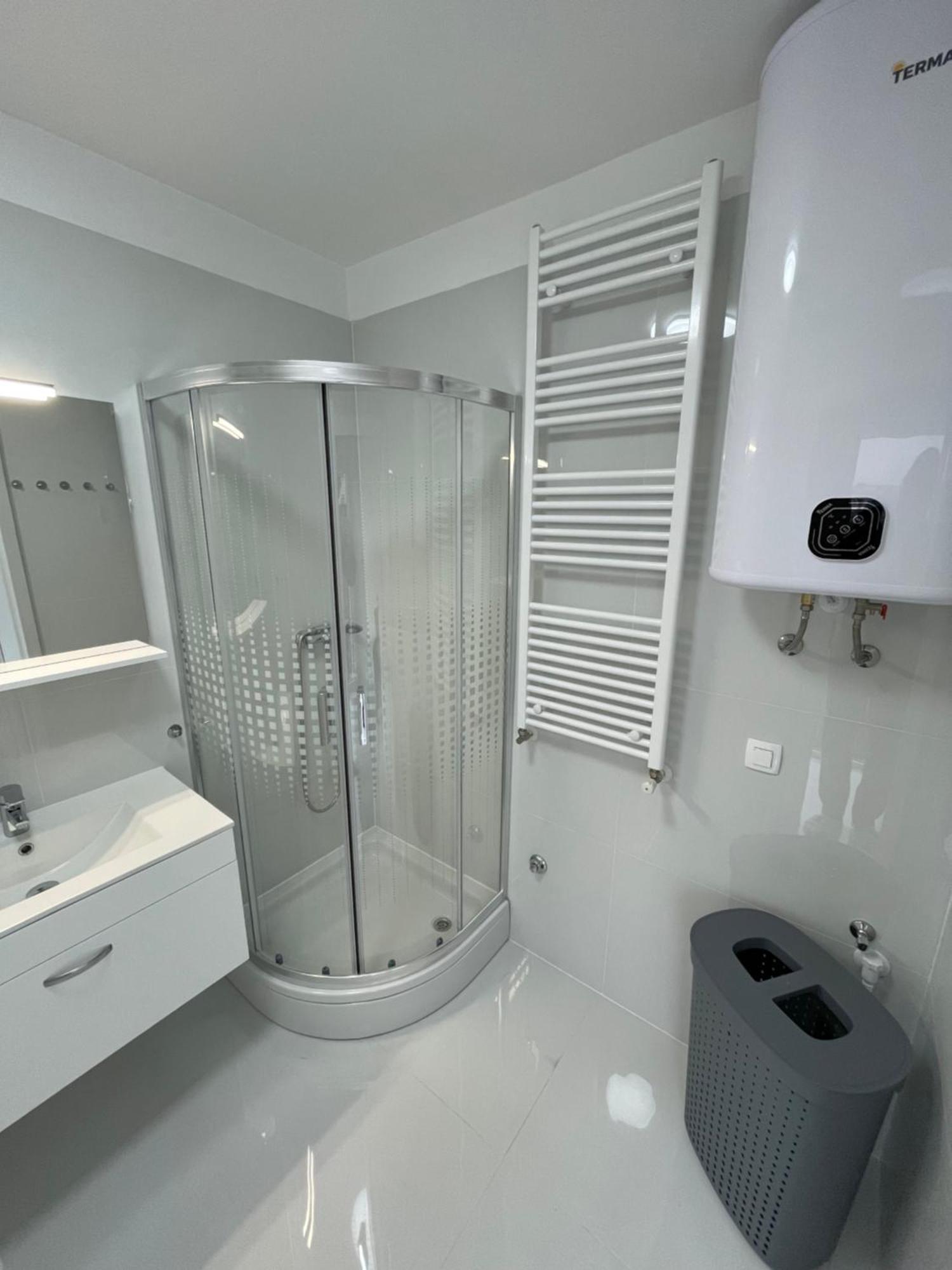 White - Private Parking&garage Daire